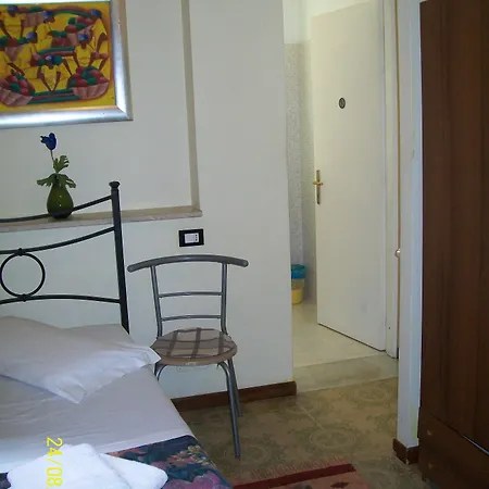 Alexis Hotel 2*